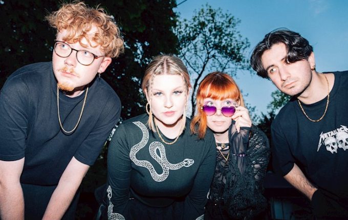 Himitzus neue Single "Treat Me Bad (Like I'm One's Daughter) – Zwischen innerem Chaos und ehrlichem Alternative Rock