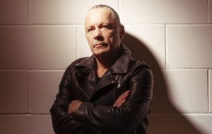Bruce Dickinson veröffentlicht Lyric Video zu "Gods Of War"